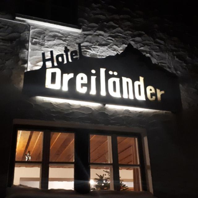 Hotel Dreilaender Galtuer Exterior photo